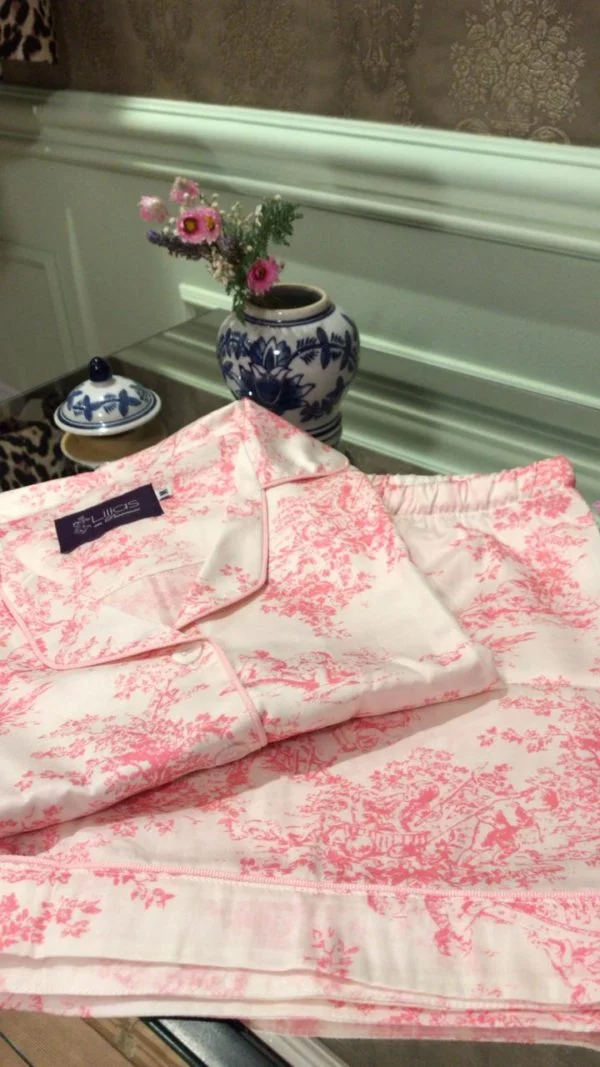 Pijama short e camisa manga curta toile de jouy rosa
